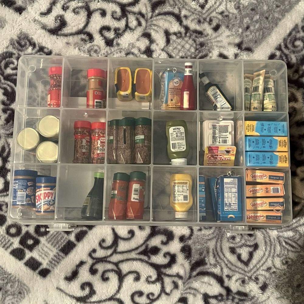 Assorted mini brands - Picture 2 of 3